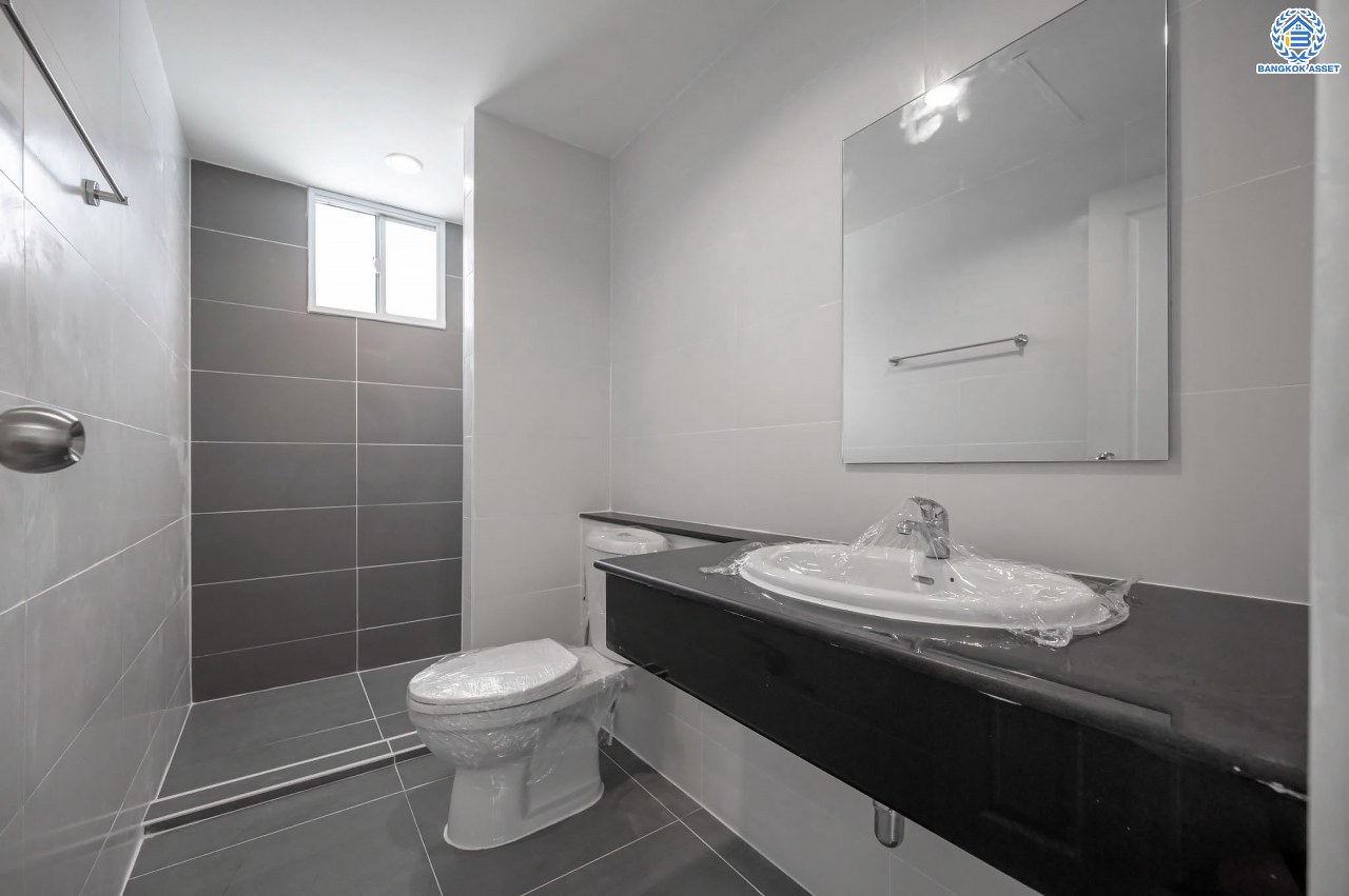 บ้านมือสองตกแต่งใหม่ หลังใหญ่ โครงการ ภัสสร14 บางใหญ่ ดีไซน์ทันสมัย เนื้อที่ 63.8 ตร.ว. รองรับทุกความสุขด้วยแปลนหน้าสวนสาธารณะ ฟังก์ชัน 3 ห้องนอน 3 ห้องน้ำ 2 ที่จอดรถ บนทำเลศักยภาพ ใกล้เซ็นทรัลเวสต์เกต ทางด่วน "ศรีรัช" และรถไฟฟ้าสายสีม่วง "สถานีตลาดบางใหญ่"...